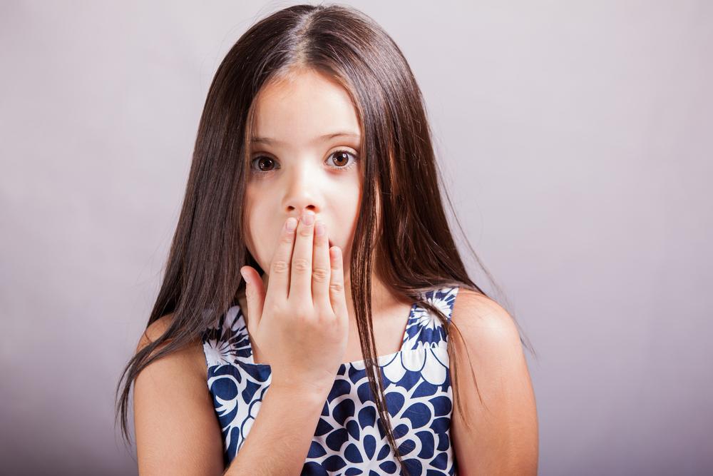 De ce apare respirația urât mirositoare la copii