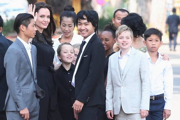 42-летняя Анджелина Джоли обратится к суррогатной матери за седьмым ребенком