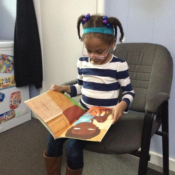 Copiii care citesc cu voce tare au reducere la tunsoare