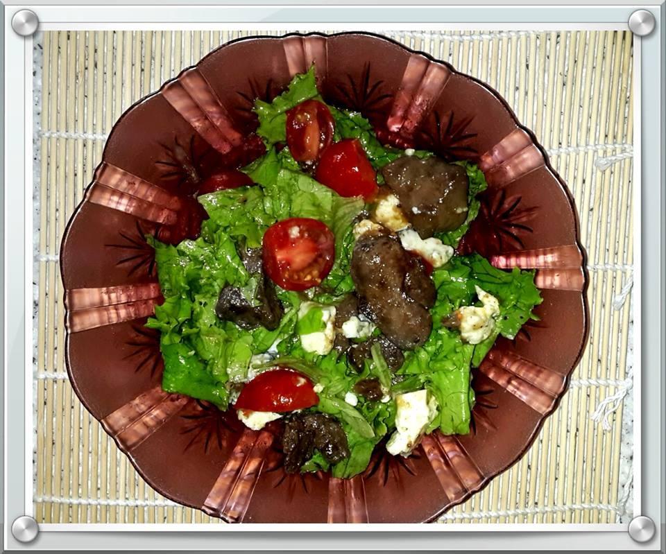 Salată caldă cu ficat de la Victoria Levința