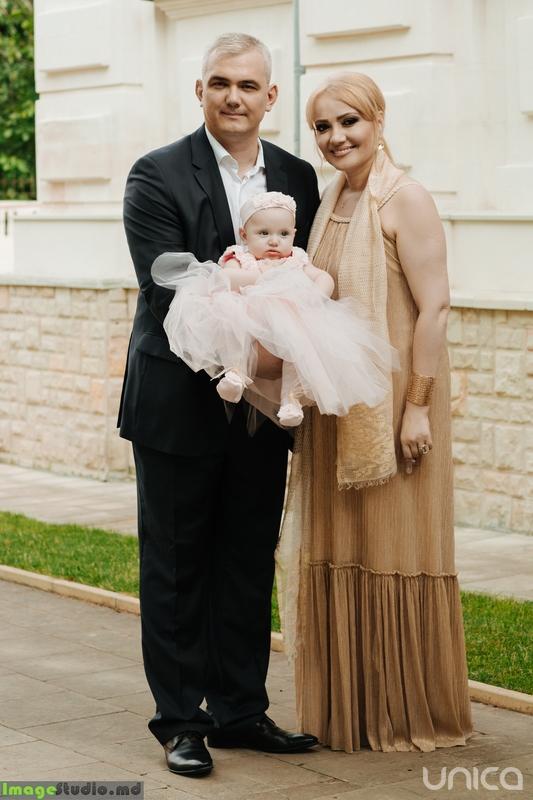 Adriana Ochișanu și-a creștinat fiica. Vezi cât de drăgălașă e micuța (FOTO)