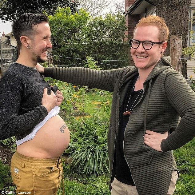 Un bărbat transgender a născut un băiețel