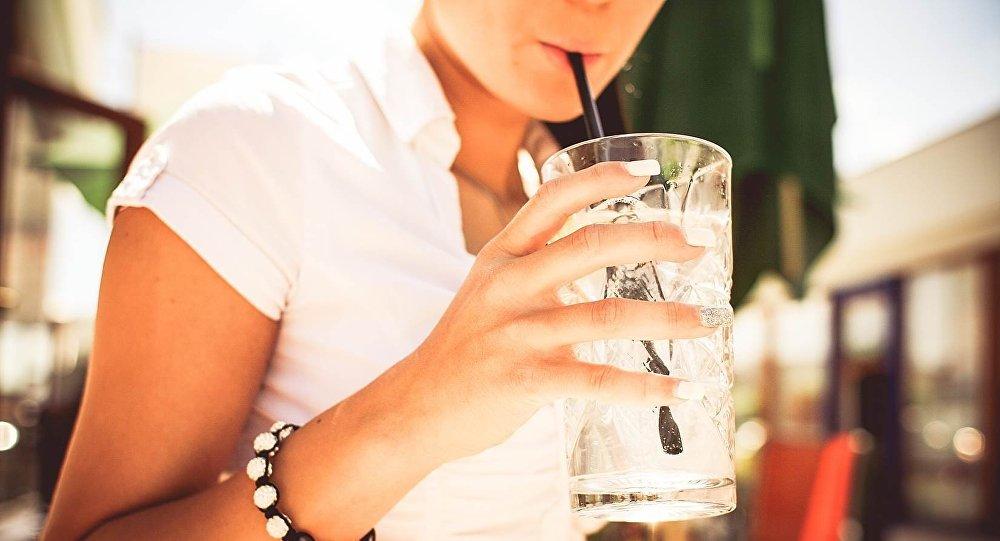 Жители Молдовы пьют в 2 раза меньше рекомендуемой суточной нормы воды
