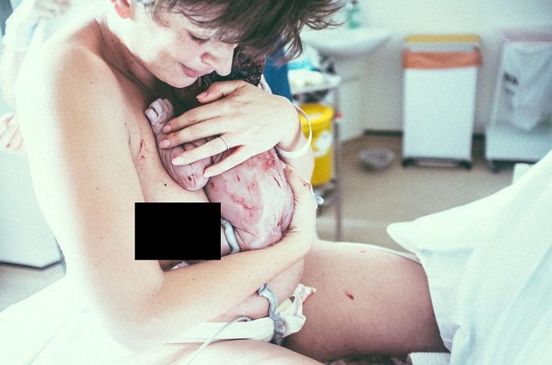 Emoționant! Un fotograf a surprins în imagini nașterea primului său copil