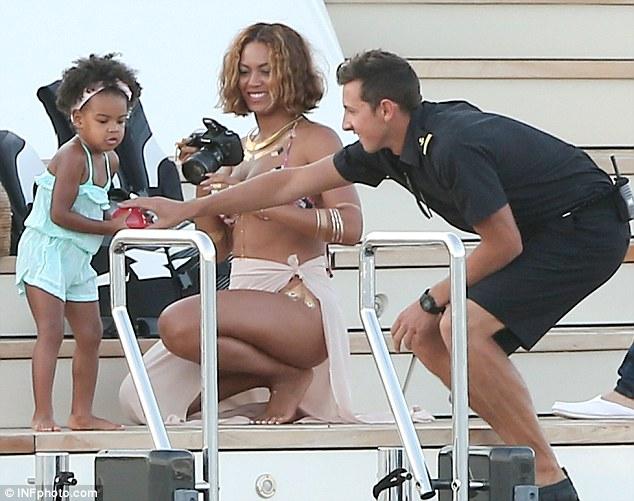 Beyonce și fiica ei adorabilă au plecat  în vacanță în Portofino