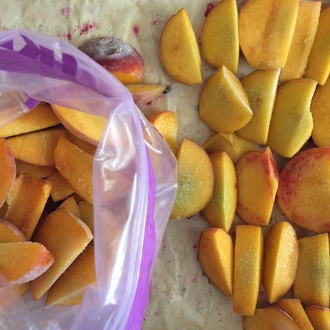 Как заморозить персики, чтобы наслаждаться ими в зимний период
