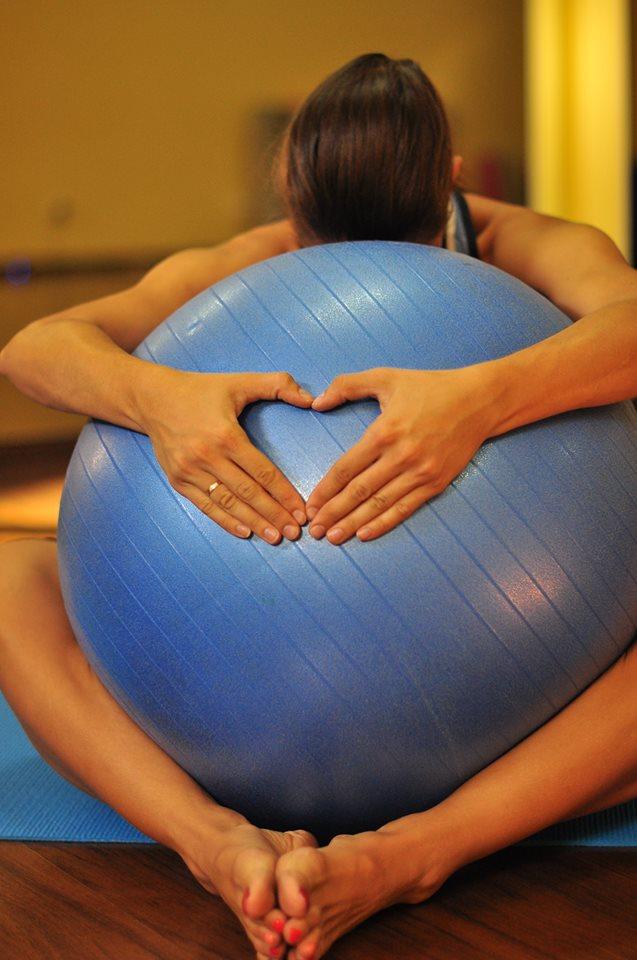 Pilates – exercițiile fizice corecte în timpul sarcinii și după naștere. Interviu cu Mașa Vâhori