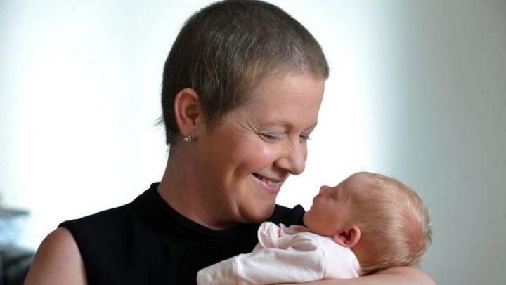 Женщина родила совершенно здоровую девочку, несмотря на несколько сеансов химиотерапии