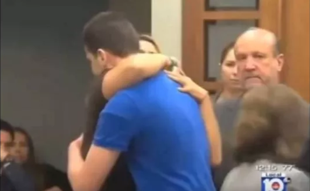 O mamă l-a îmbrățișat pe ucigașul fiicei sale. Aflați motivul