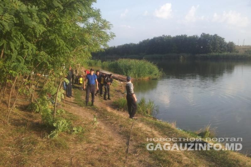 В Комрате в озере утонул автомобиль, погиб ребенок