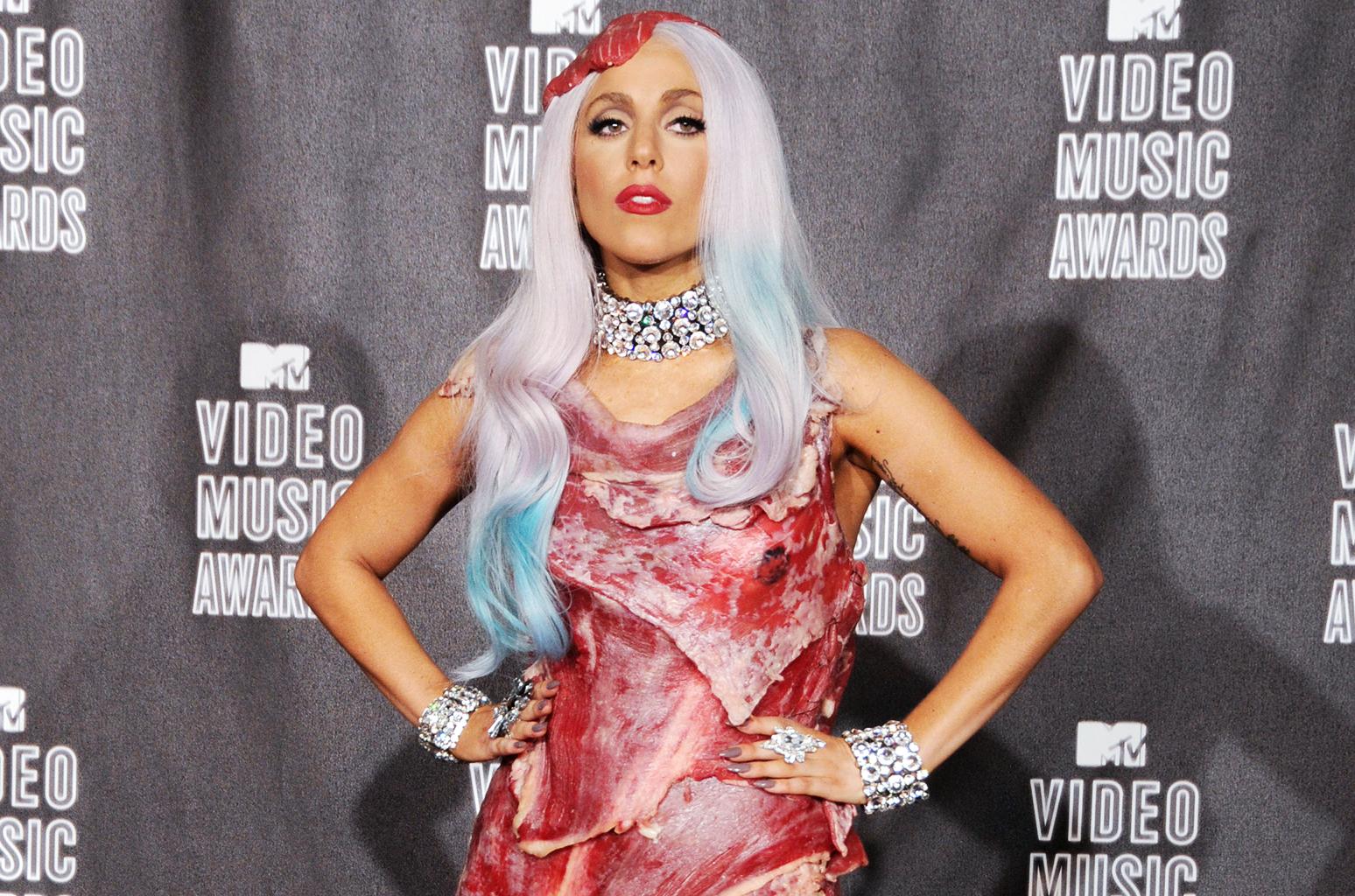 Леди Гага объявила что болеет фибромиалгией и представила фильм об этом заболевании