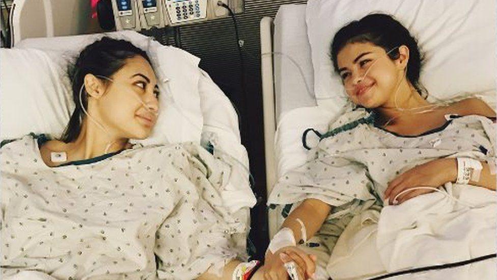 Selena Gomez luptă cu o boală autoimună! A fost nevoită să facă transplant de rinichi