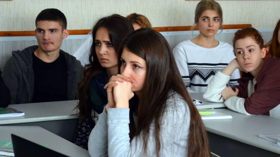 La o școală din Chișinău, elevilor li se interzice să iasă în curte
