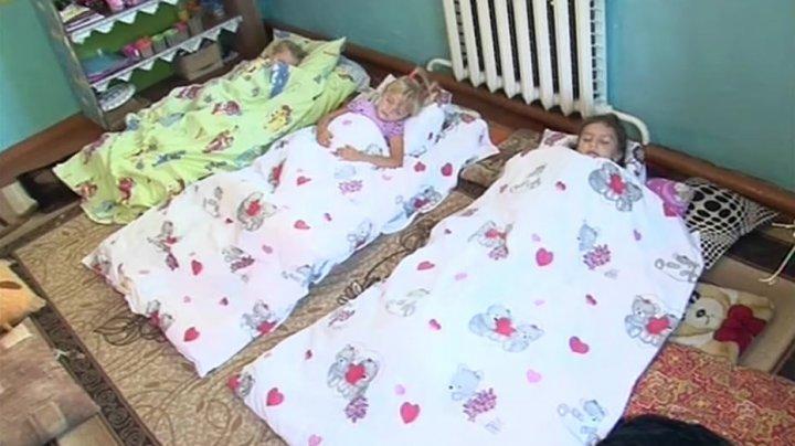 Copiii de la o grădiniţă din Cahul dorm pe podea