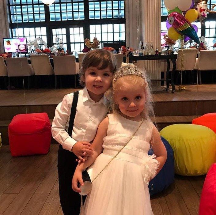 Алла Пугачева с размахом отпраздновала четырехлетие двойняшек Гарри и Лизы