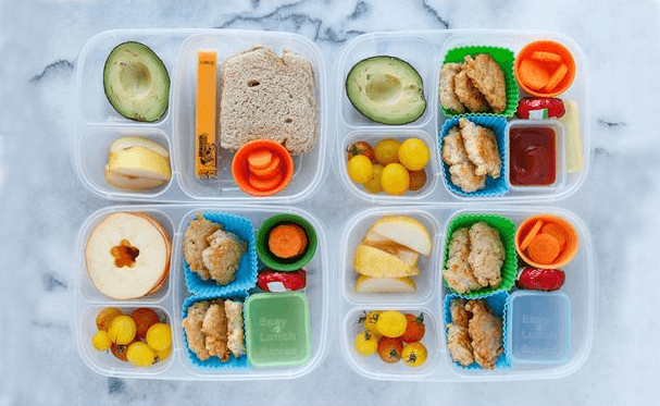 Ce pui în geanta copilului la școală ca să mănânce sănătos