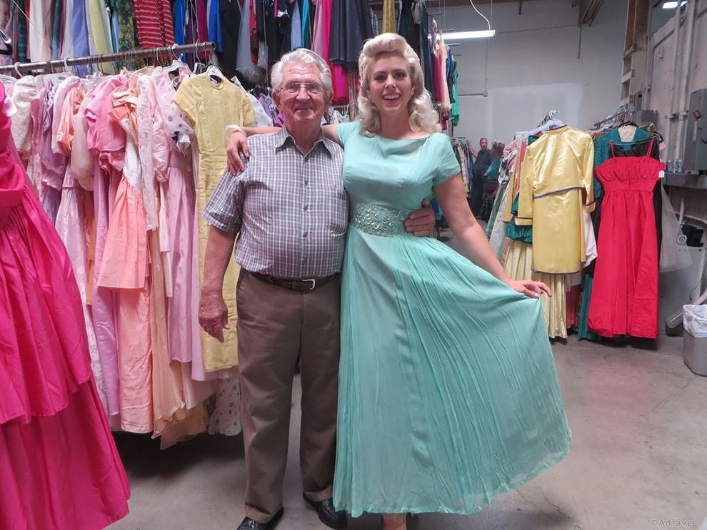 În 56 de ani de căsnicie, un bărbat i-a cumpărat soției 55.000 de rochii