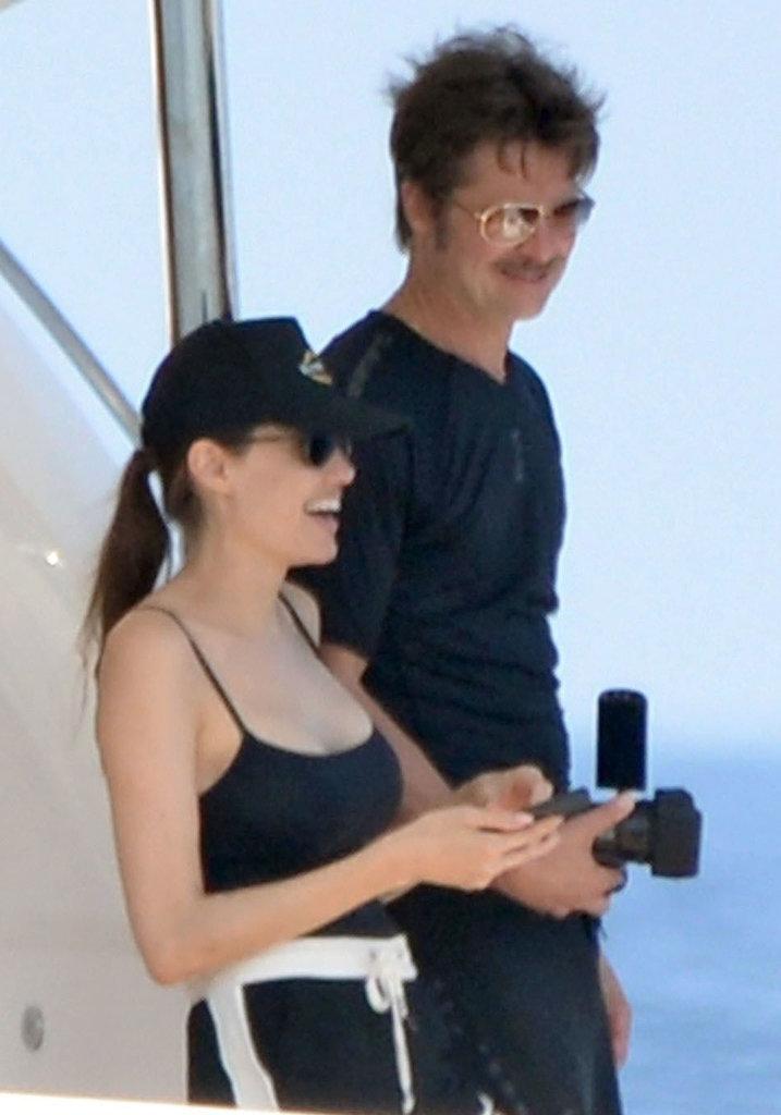 În vizorul paparazzilor: Angelina Jolie și Brad Pitt, în vacanta în Malta!