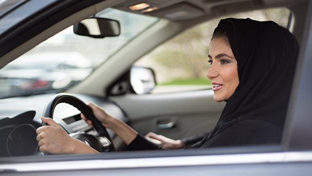 В Саудовской Аравии женщинам впервые разрешили водить автомобиль