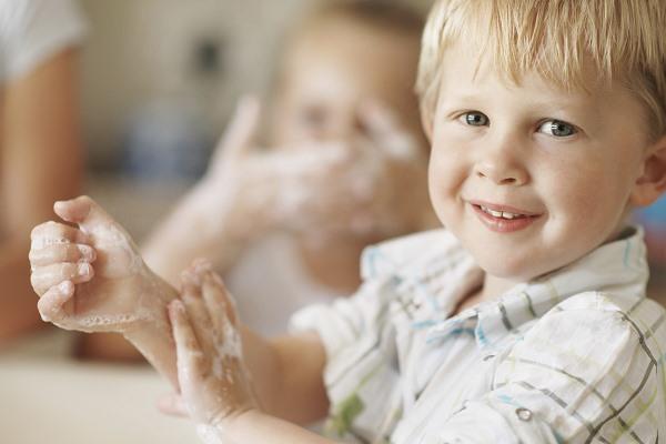 Как объяснить детям важность мытья рук при помощи трёх ломтиков хлеба