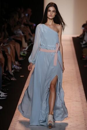 Săptămânile Modei: top 50 cele mai frumoase rochii de seară