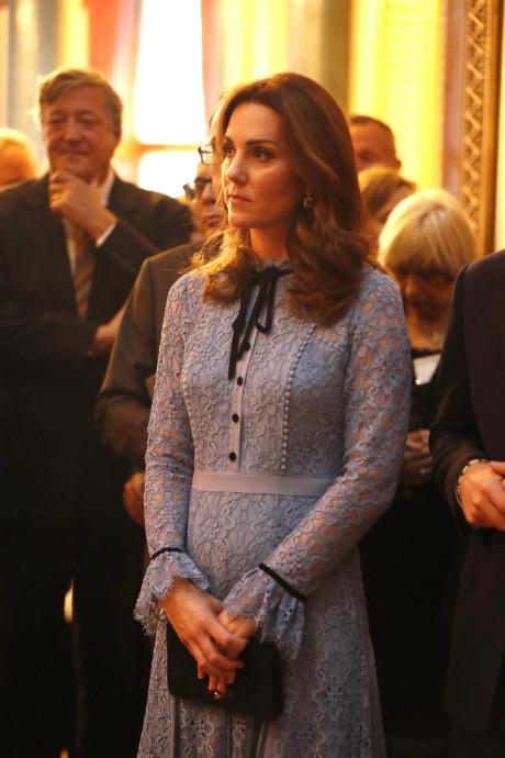 Kate Middleton, prima apariție cu burtică!