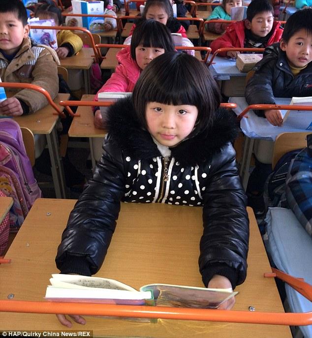 Китайское изобретение, способствующее предотвращению развития сколиоза и миопии у школьников