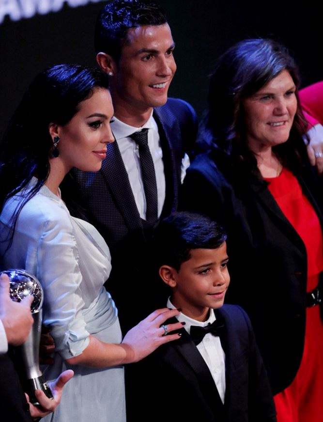 Cristiano Ronaldo a scos-o în lume pe iubita sa însărcinată