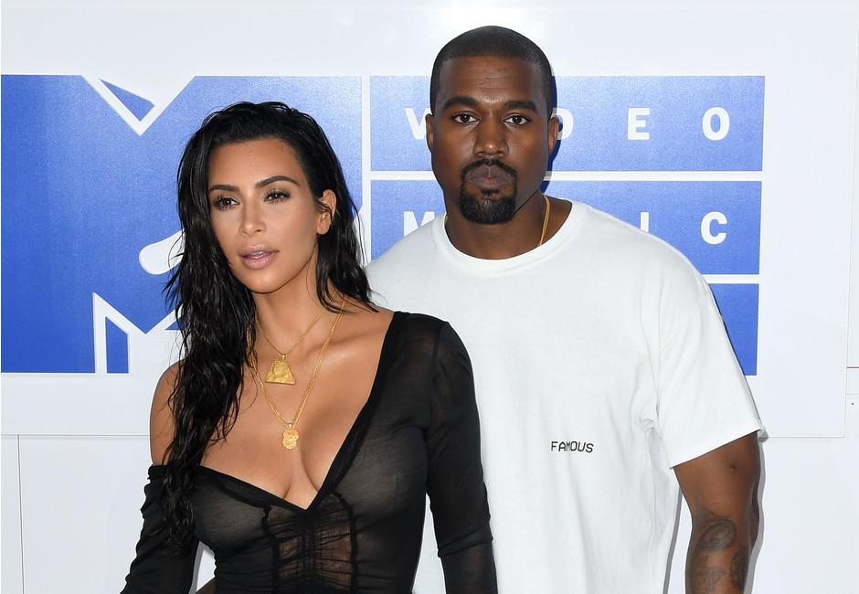 Kim Kardashian și Kanye West vor avea gemeni