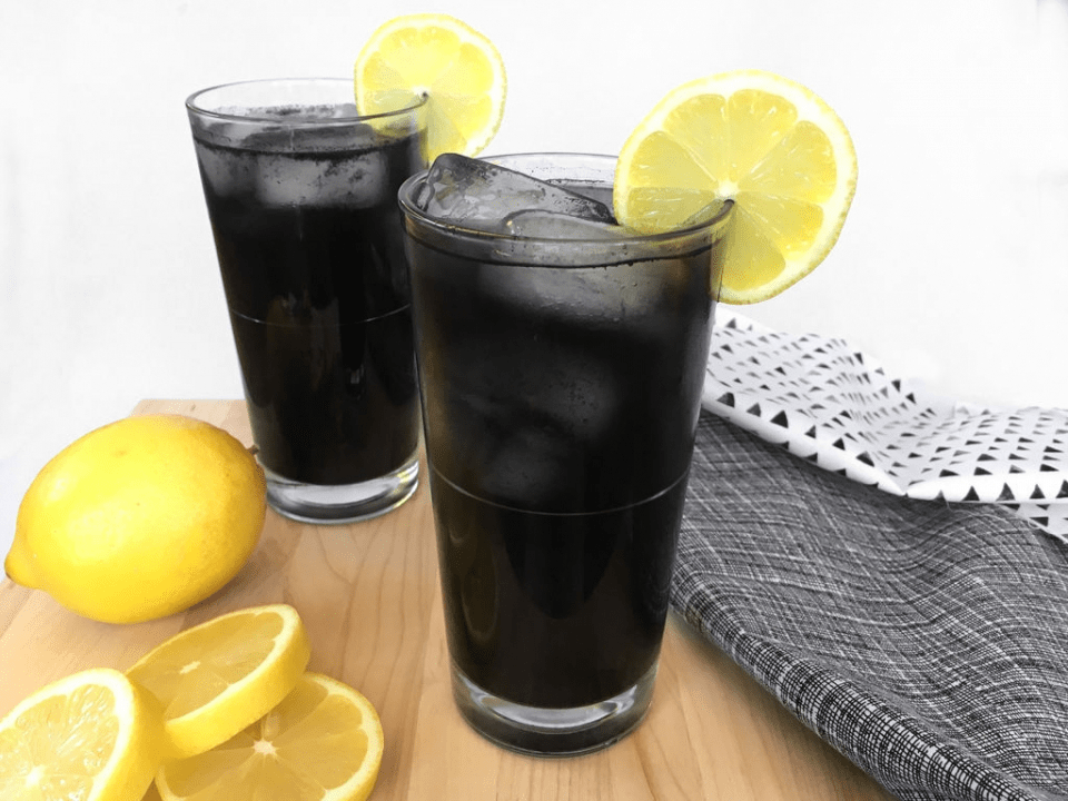 Limonada neagra – otrava sau minune?! Ce se intampla daca o consumi cu doua ore inainte de masa