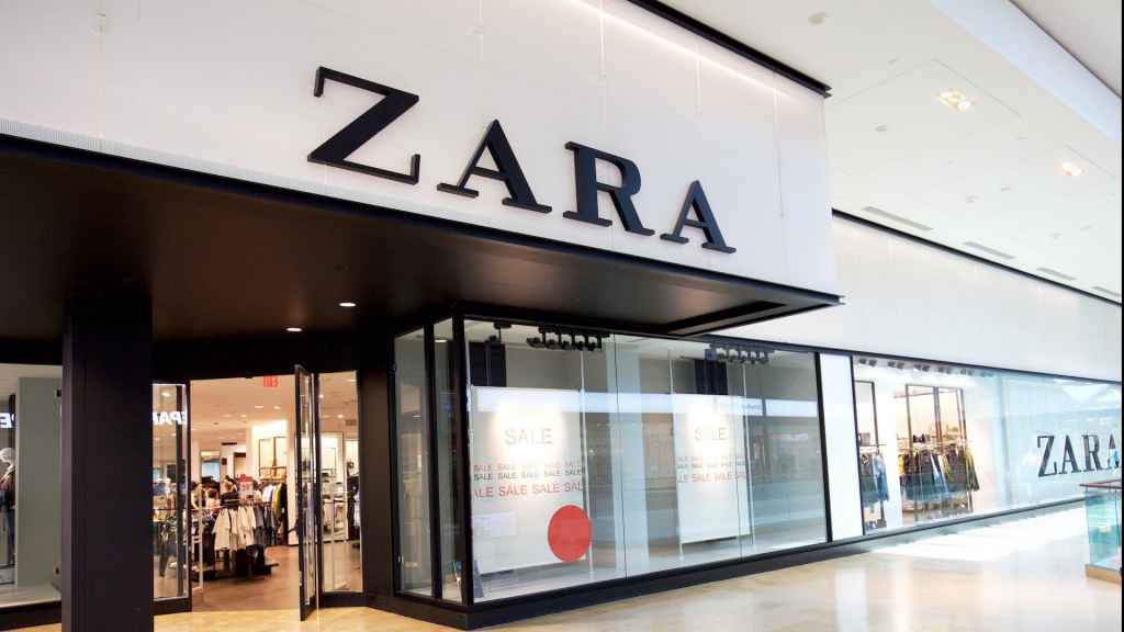 Клиенты Zara находят в одежде записки работников компании