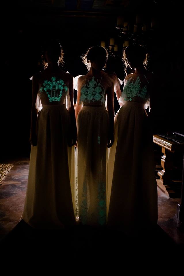 O orheiancă creează rochii de mireasă, brodate în stil național, ce luminează în întuneric