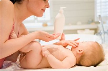 Как ухаживать за кожей младенца?