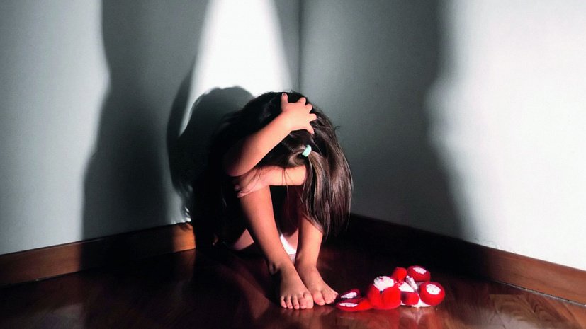 O fetiţă de 10 ani din Capitală, abuzată sexual de concubinul mamei sale