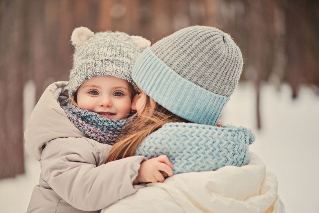 Cum să îmbrăcăm copilul iarna ca să nu-i fie cald sau frig
