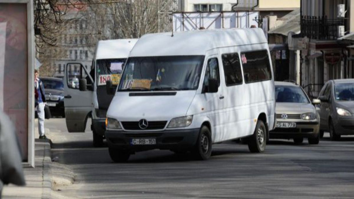 Șoferul unui microbuz din Chișinău a blocat ușile și s-a dus cu toți pasagerii la poliție