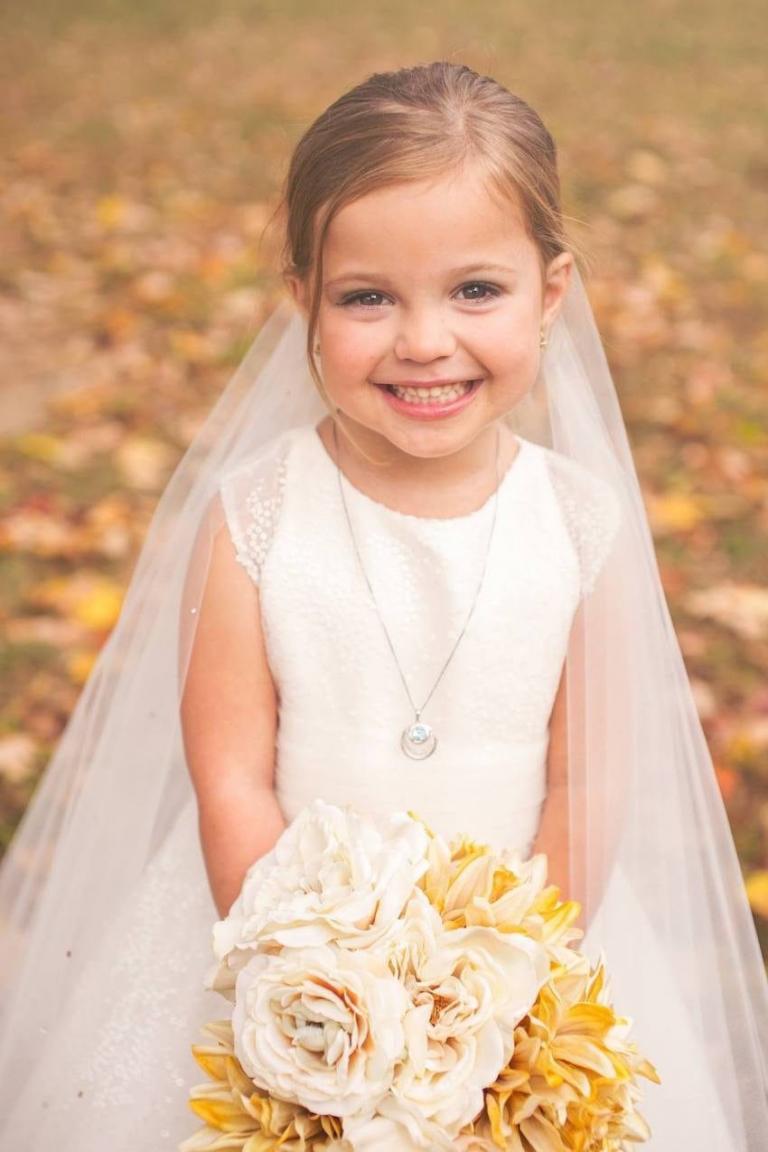 Are 5 ani și poate muri în orice moment. Părinții i-au realizat visul – o nuntă de prințesă!