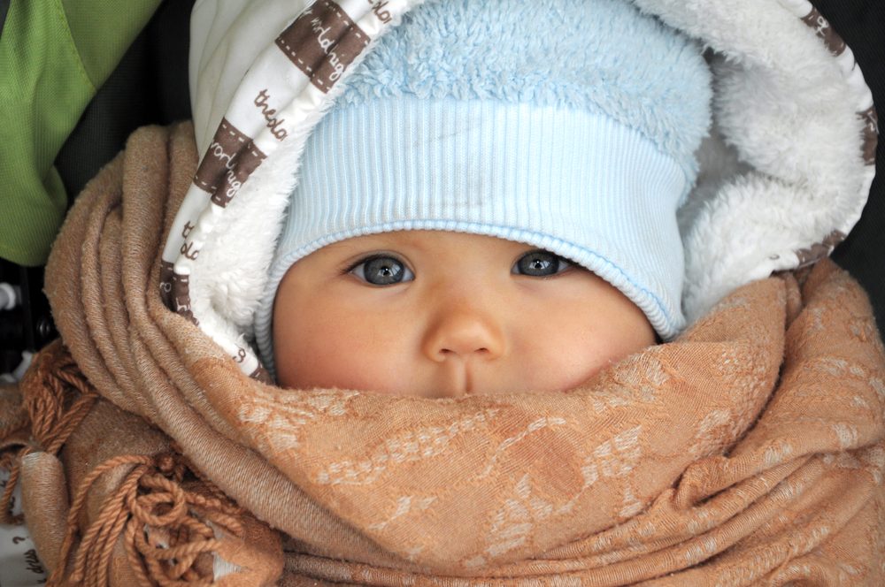 Стоит ли во время прогулки закрывать шарфиком ротик малышу?