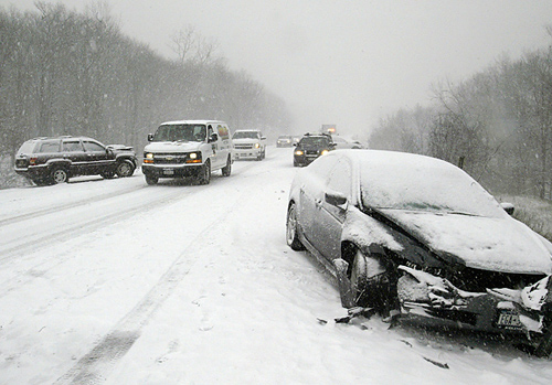 Consecințele primei zăpezi: 47 de accidente, 3 persoane decedate şi alte 30 rănite