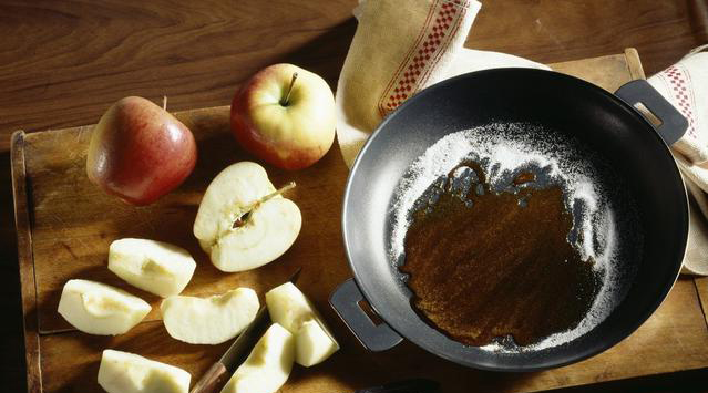 Яблочный пирог: приготовьте тарт Татен по рецепту Джейми Оливера