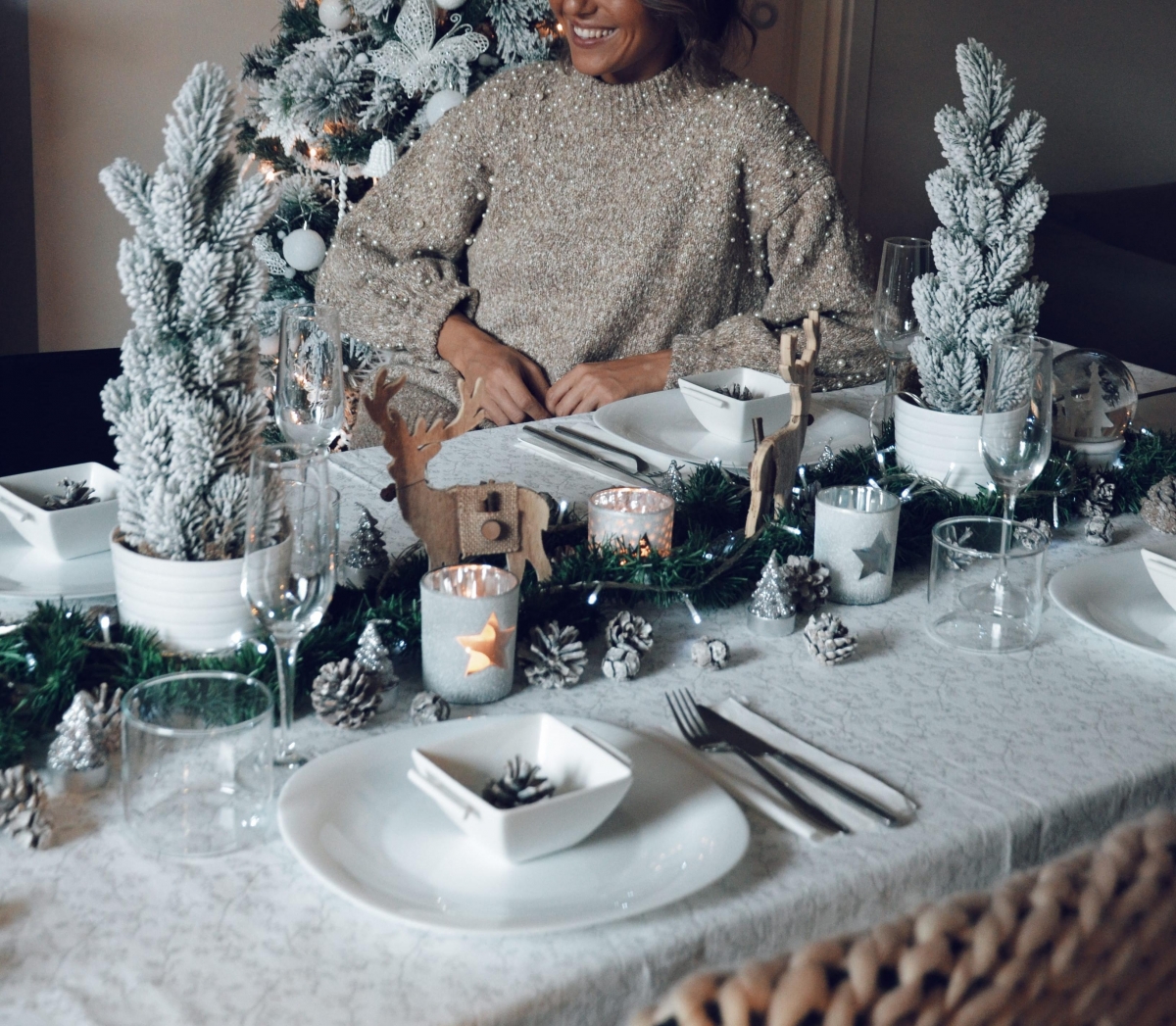 Cum să decorezi masa de Crăciun. Inspiră-te de la Cristina Surdu!
