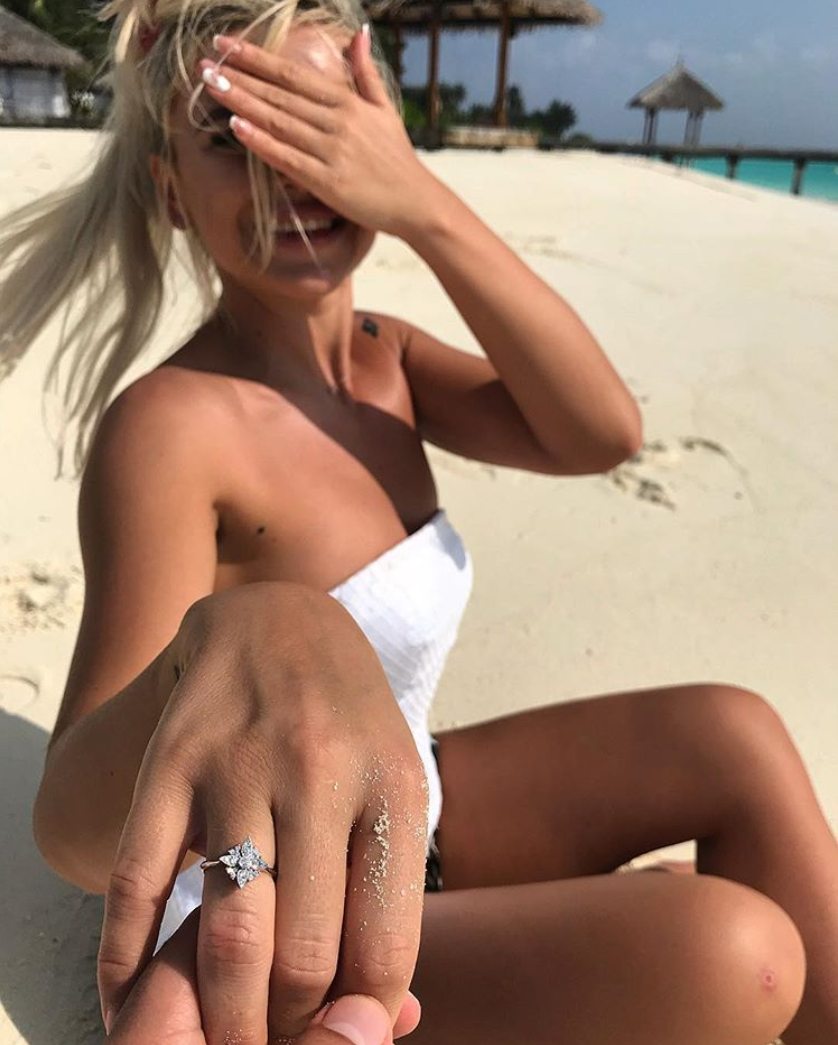 Daniela Burlac a fost cerută în căsătorie în Maldivie chiar de ziua sa de naștere