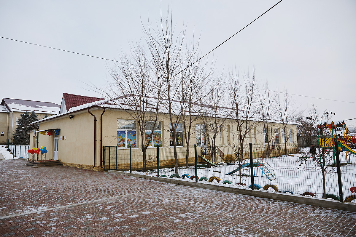 Condiţii europene la grădinița din localitatea Mitoc, renovată din grantul oferit de România
