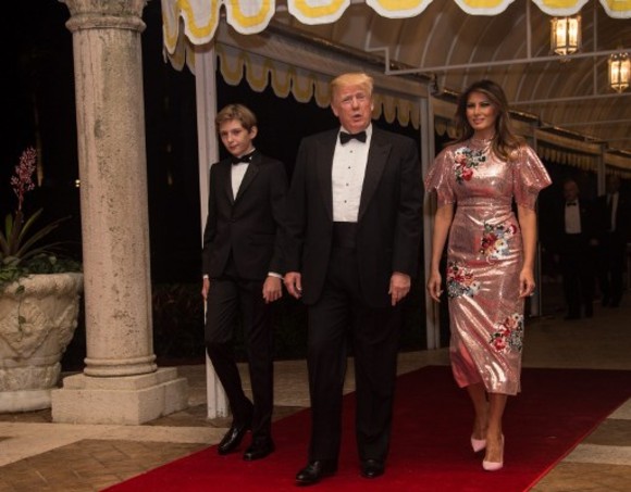 Ce a purtat Melania Trump de Revelion