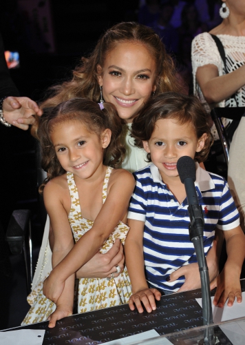 Jennifer Lopez,împreună cu copiii, implicată într-un accident auto