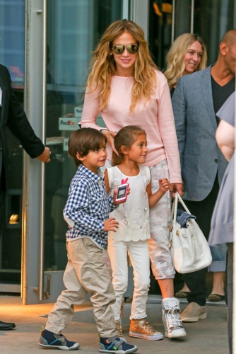 Jennifer Lopez,împreună cu copiii, implicată într-un accident auto