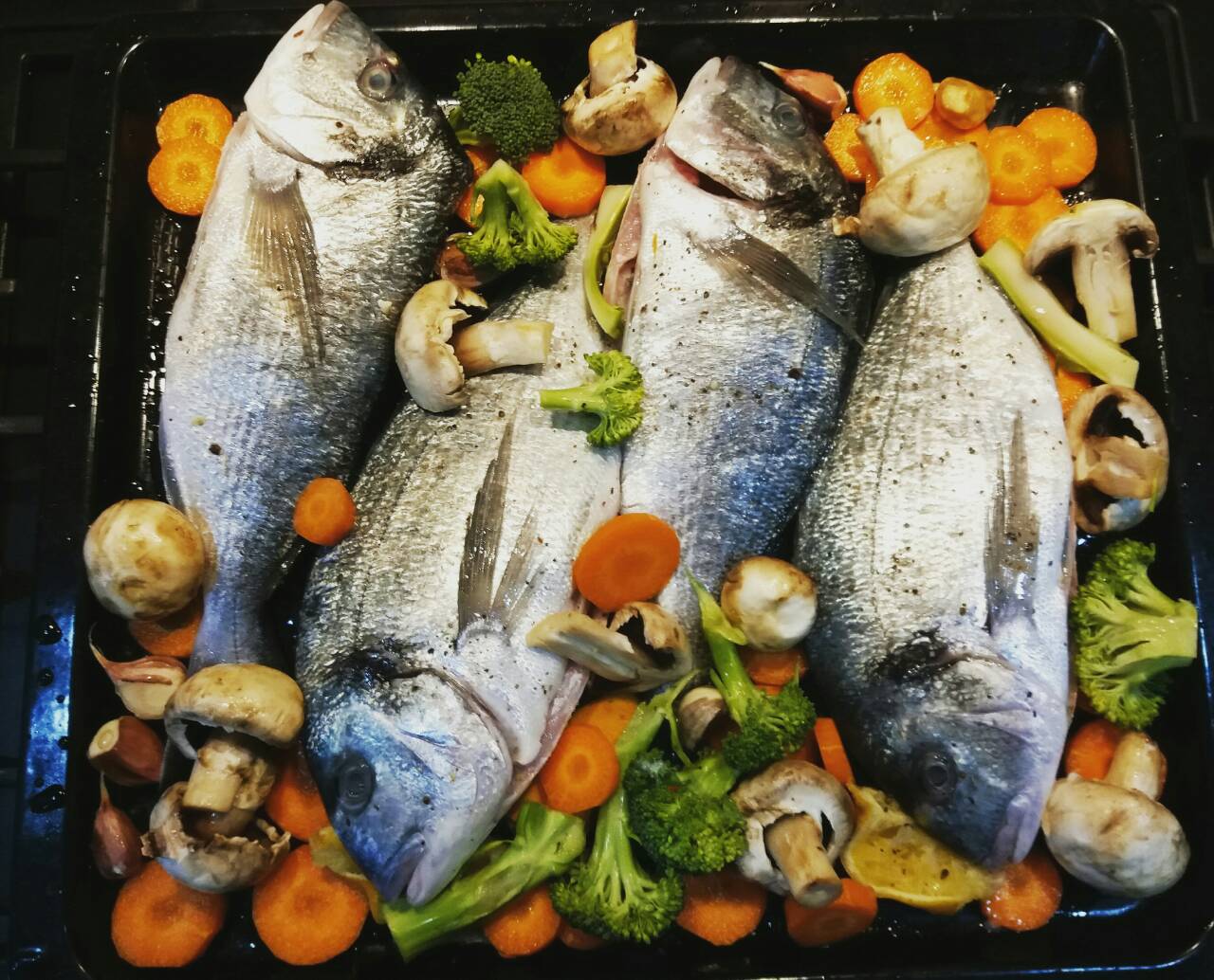 Pește cu legume la cuptor