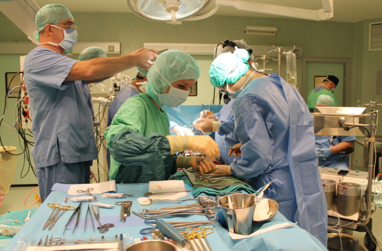 Patru pacienți cu afecțiuni cardiace severe au fost operați cu succes la un spital privat din capitală