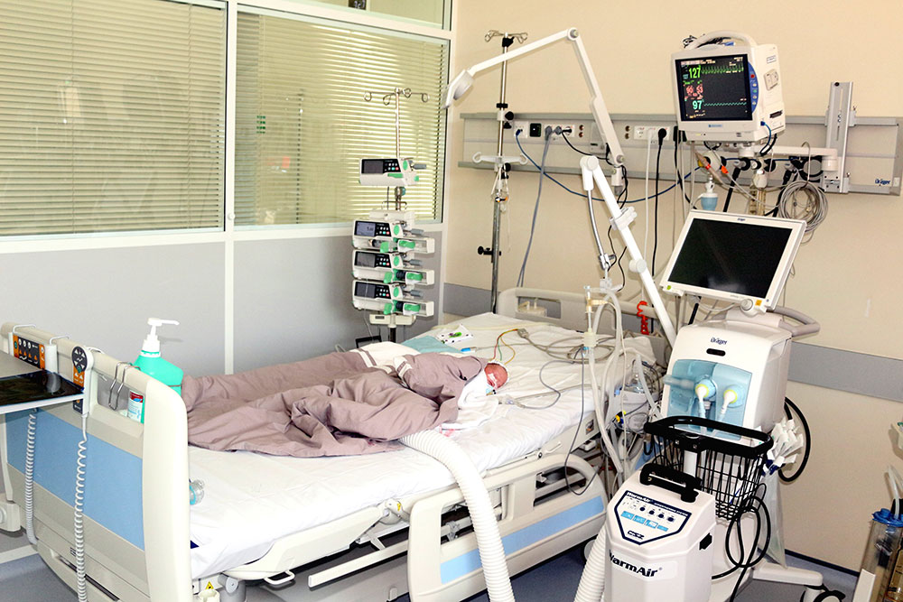 Doi bebeluși grav bolnavi au fost salvați de cardiochirurgii moldoveni