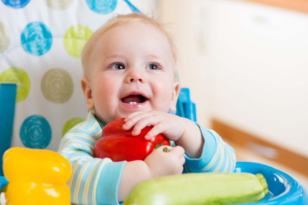 5 nutrienți importanți din alimentația copilului după primele 6 luni de viață